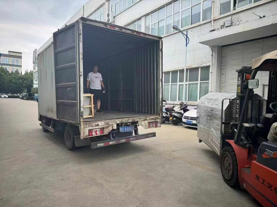 鄭州客戶(hù)來(lái)廠提貨中型多功能電磁炒貨機(jī)一臺(tái)
